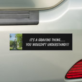 それはGravingの事..... W…です バンパーステッカー (車上)