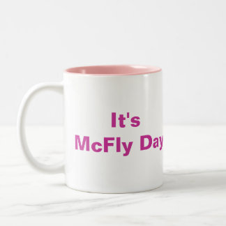それはMcFly日のマグのピンクです ツートーンマグカップ