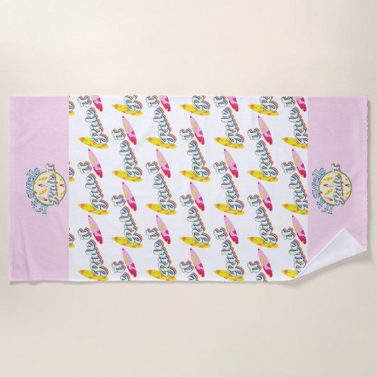 それもしはピンクのサーフィンに乗って膨らむガーリー ビーチタオル (正面)