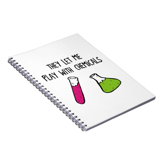 それらは私が化学薬品と遊ぶことを可能にしました ノートブック (右側)