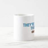 それらは、彼等の、そこに襲いますあります コーヒーマグカップ (中央)