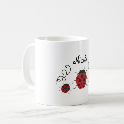 それをモダンで赤いてんとう虫個人化して下さい コーヒーマグカップ (正面左)