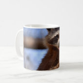 それを付けているおもしろいなアライグマは舌です コーヒーマグカップ (正面左)