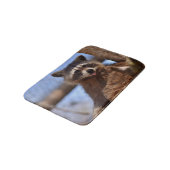 それを付けているおもしろいなアライグマは舌です バスマット (アングル)