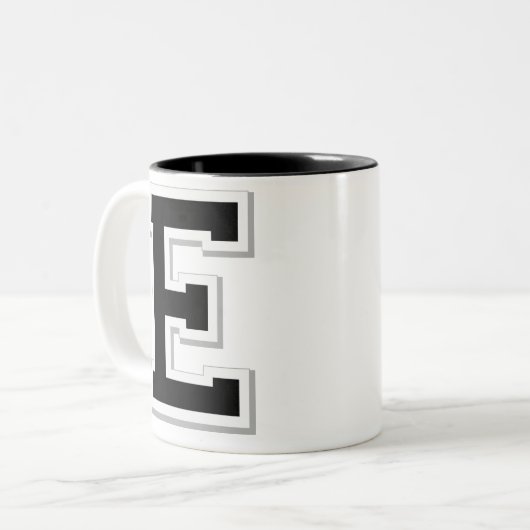 それを大文字Eのブラックコーヒーのマグ綴って下さい ツートーンマグカップ (正面左)