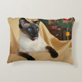 それを舐めているこっけいなシールポイントシャム猫は鼻です アクセントクッション (裏面)