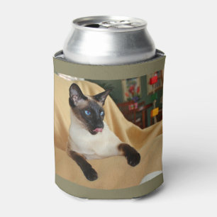 それを舐めているこっけいなシールポイントシャム猫は鼻です 缶クーラー