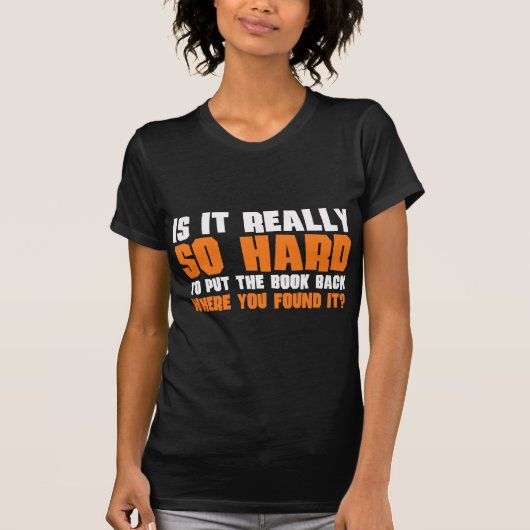 それを見つけたところ本を戻すことそう困難 Tシャツ (正面)