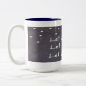 それマグ割り当てられるクリスマスの雪が降るため ツートーンマグカップ (左)