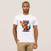 たいまつを持つアライグマ Tシャツ (正面フル)
