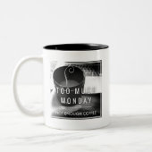 たくさんの月曜日ない十分なコーヒー ツートーンマグカップ (左)