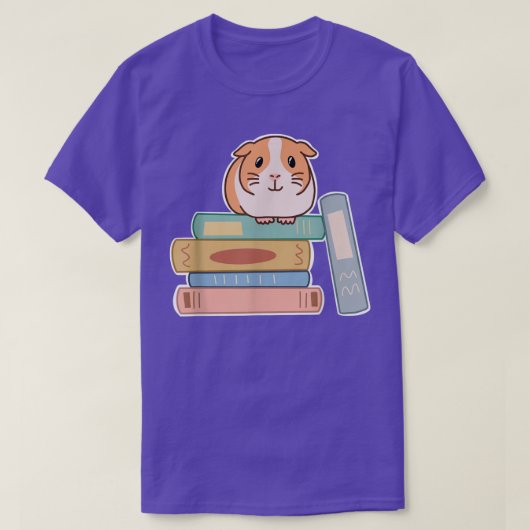 たくさんの本の上に座るモルモット Tシャツ (デザイン正面)