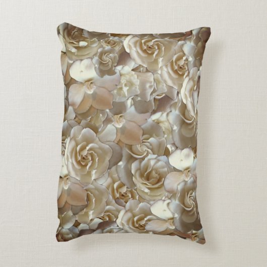 たくさんの美しいバラ花びら アクセントクッション (裏面(縦))