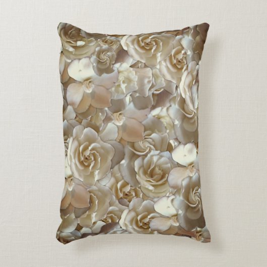 たくさんの美しいバラ花びら アクセントクッション (正面(垂直))