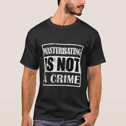 たくましい事は犯罪ではない Tシャツ (正面)