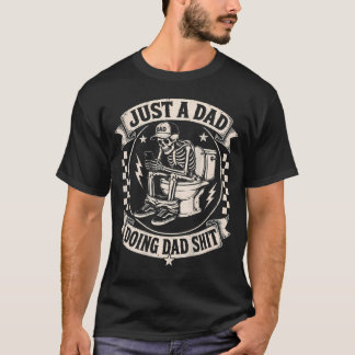 ただのパパがパパらしくお馬鹿なことをしている面白いスケルトントイレ Tシャツ