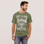 ただのポニーが好きでハムスターも好きな女の子のギフト Tシャツ (正面フル)