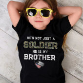 ただの兵士ではない私の妹の軍事軍犬タグ Tシャツ