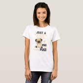 ただの女の子が犬のパグを愛するかわいい Tシャツ (正面フル)