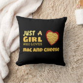 ただの女の子でmacとチーズが大好き クッション (ブランケット)