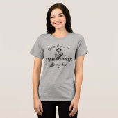 ただの子どもの恥ずかしがり屋ママ - サッシー・ママ トライブレンドTシャツ (正面全面)