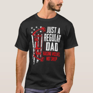 ただの普通のパパが羊ではなくオオカミを育てているアーチャー Tシャツ