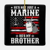 ただの海兵ではない、彼はいとこだ - 愛国心あふれるユーモア セラミックオーナメント (裏面)