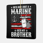 ただの海兵ではない、彼はいとこの兄 国防 ユーモア セラミックオーナメント (左)