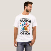 ただの看護師ではない、自慢の犬のママ - Proud Dog Mom Tシャツ (正面フル)