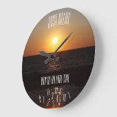 ただリラックスあなたはの湖の時間の怠惰な数字 – ラージ壁時計 (傾斜)