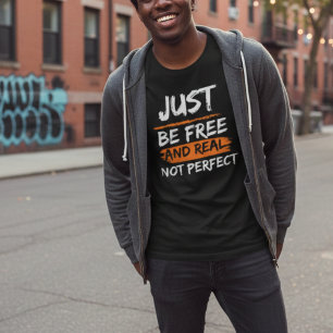ただ自由で完璧実在な引用文でインスパイアはない Tシャツ