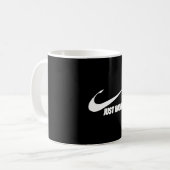 ただ釣るだけの面白い漁師 コーヒーマグカップ (正面左)