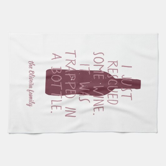たったおもしろいで救出されたワインのトラップボトルファミリー名 キッチンタオル (横)