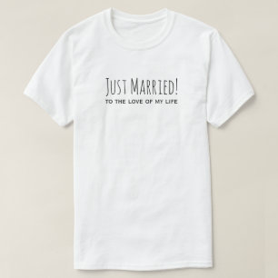 たった今結婚しましたと愛の恋とロマンチック Tシャツ