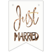 たった今結婚しましたのエレガントな金ゴールドのタイポグラフィの結婚披露宴 バンティングフラッグ (第3の旗)