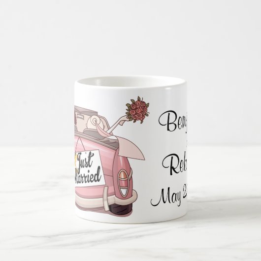 たった今結婚しましたのカップルのカスタム コーヒーマグカップ (中央)