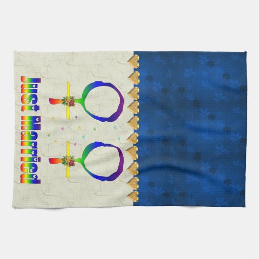 たった今結婚しましたのレズビアン キッチンタオル (横)