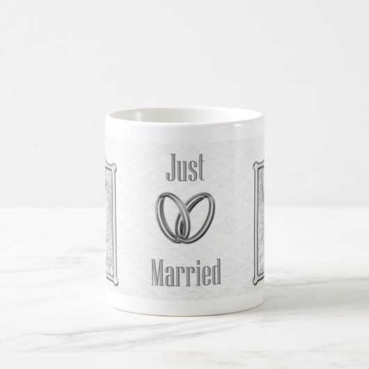 たった今結婚しましたの写真のマグ コーヒーマグカップ (中央)