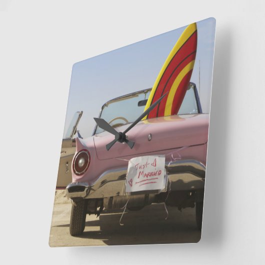 たった今結婚しましたの印およびサーフボード スクエア壁時計 (傾斜)