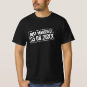たった今結婚しましたの日付スタンプ結婚付きカップルのシャツ Tシャツ (正面)