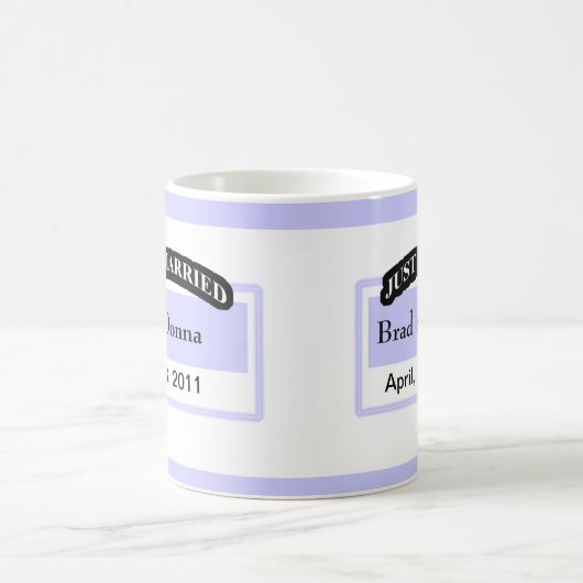 たった今結婚しましたの結婚式のマグ コーヒーマグカップ (中央)