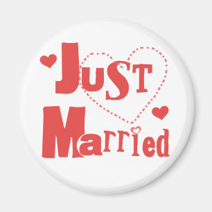 たった今結婚しましたの赤いハート マグネット