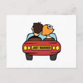 たった今結婚しましたの車およびカップル 案内ポストカード (正面)