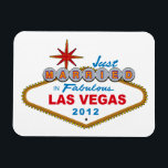 たった今結婚しましたインFabulous Las Vegas 2012ベガスサイン マグネット<br><div class="desc">Fabulous Las Vegas 2012 (Vegas Sign)のたった今結婚しました。このシャツは有名なラスベガスのサインを特徴とすおもしろいる結婚。ラスベガ素晴らしスで結婚する新郎新婦のための贈り物のアイディア。ハネムーン素晴らしシャツ！ラスベガスのストリップに沿って散策しながら衣服に最適。結婚を賭けてギャンブルを取ったことを皆に知らせろ！さらに多くのおもしろいやユニークたった今結婚しました、新郎新婦のシャツやギフトは結婚私たちの店をチェック。</div>