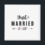 たった今結婚しましたエスト2025ハネムーン結婚ズ・カップル・アン マグネット<br><div class="desc">たった今結婚しましたエスト2025ハネムーン結婚ズ・カップル記念日</div>