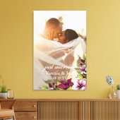 たった今結婚しましたエレガントマゼンタホワイトフローラ結婚ズ キャンバスプリント (インサイチュ (リビング))