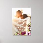 たった今結婚しましたエレガントマゼンタホワイトフローラ結婚ズ キャンバスプリント (正面)