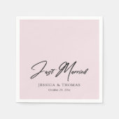 たった今結婚しましたカスタムの手が赤面の手に付いた結婚 スタンダードカクテルナプキン (正面)