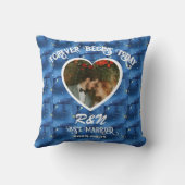 たった今結婚しましたカスタムフォト&ネームフリースブランケット クッション (裏面)