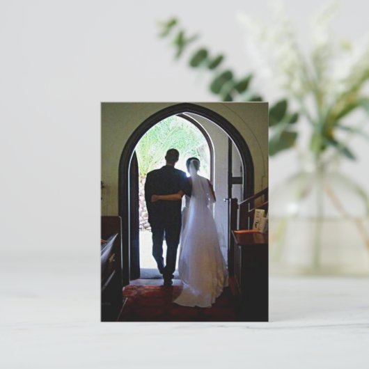 たった今結婚しましたカップル結婚教会の発表 ポストカード (スタンド正面)